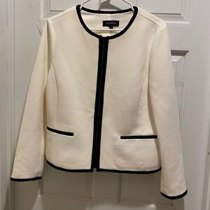 💁‍♀️🙋‍♀️Talbots Women's Cream Jacket with Black Trim